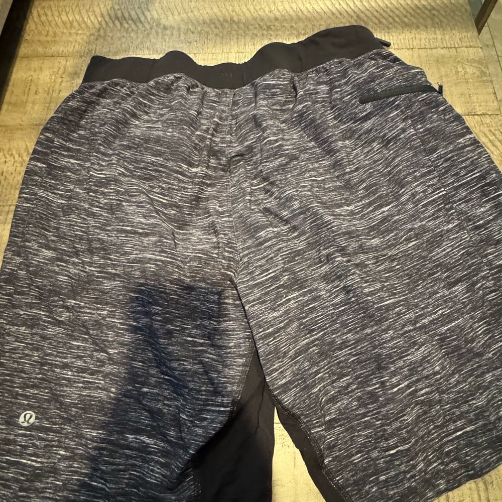 Lululemon Men's License to Train Charcoal Athletic Shorts 9inch - Liner
